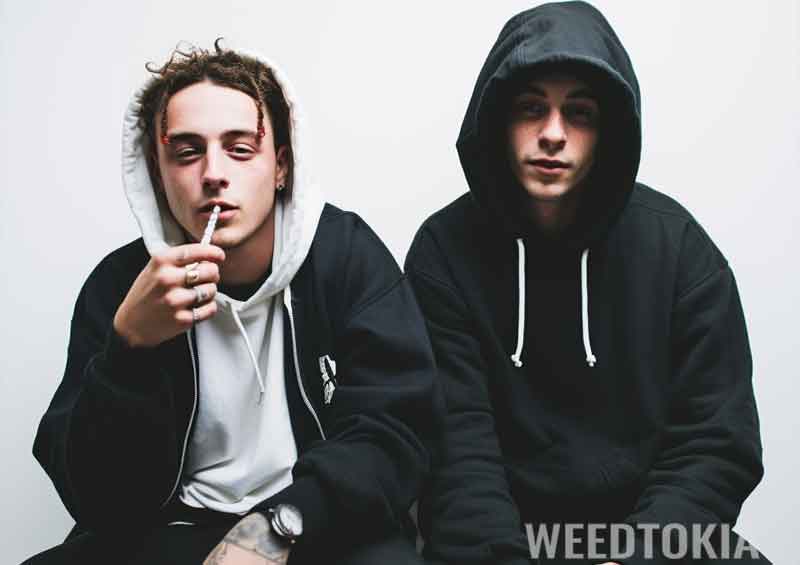 Good friends smoking together