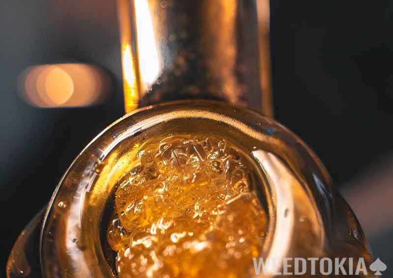 Live Resin placed inside of dab rig